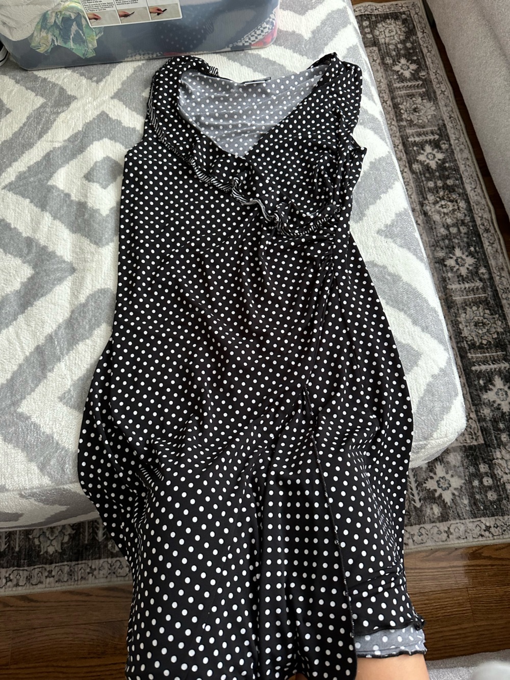 Black and White Polka Dot Ruffle V-Neck Dress midi dress size medium